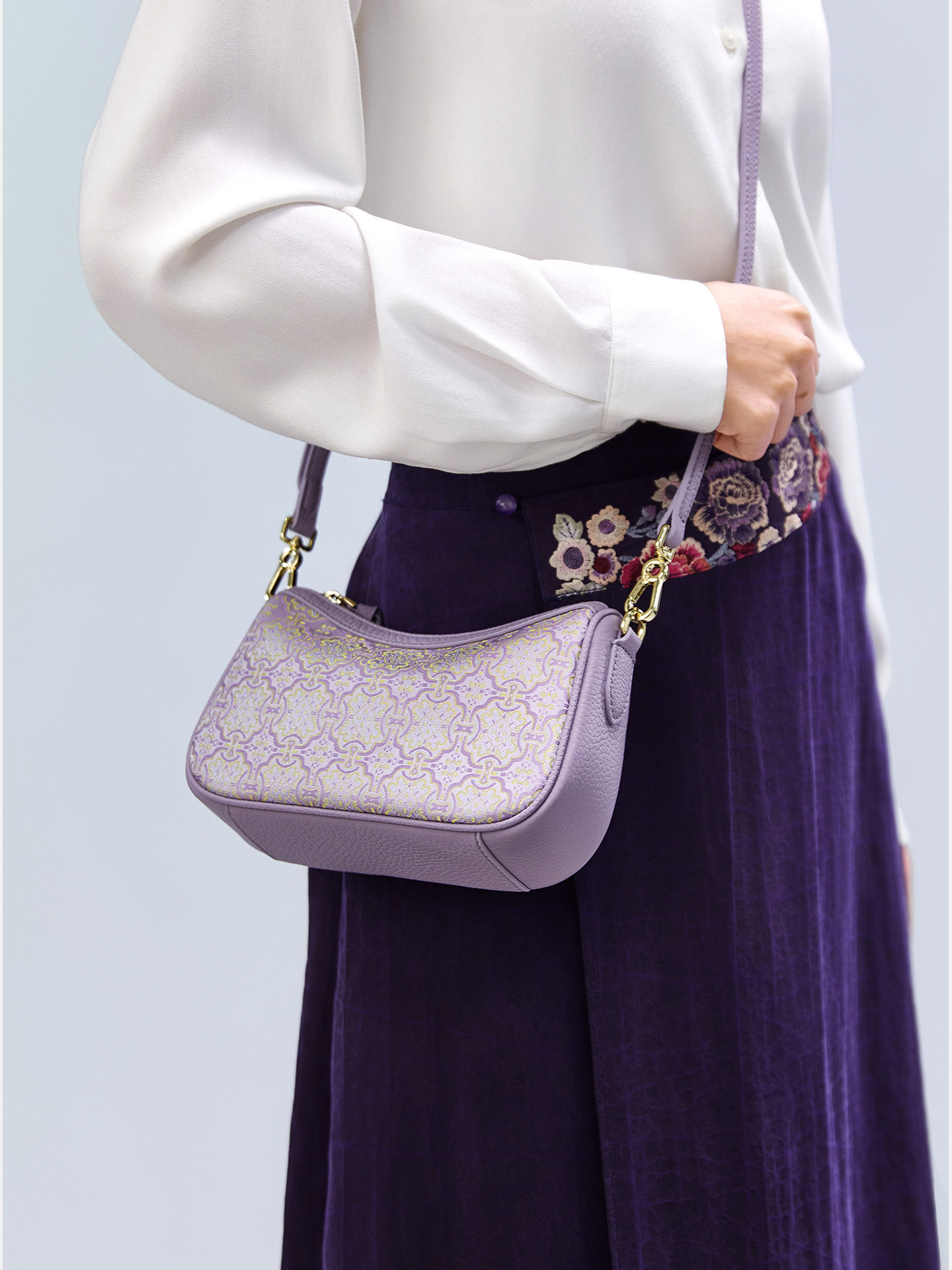 Auspicious Victory Song Brocade Baguette Bag
