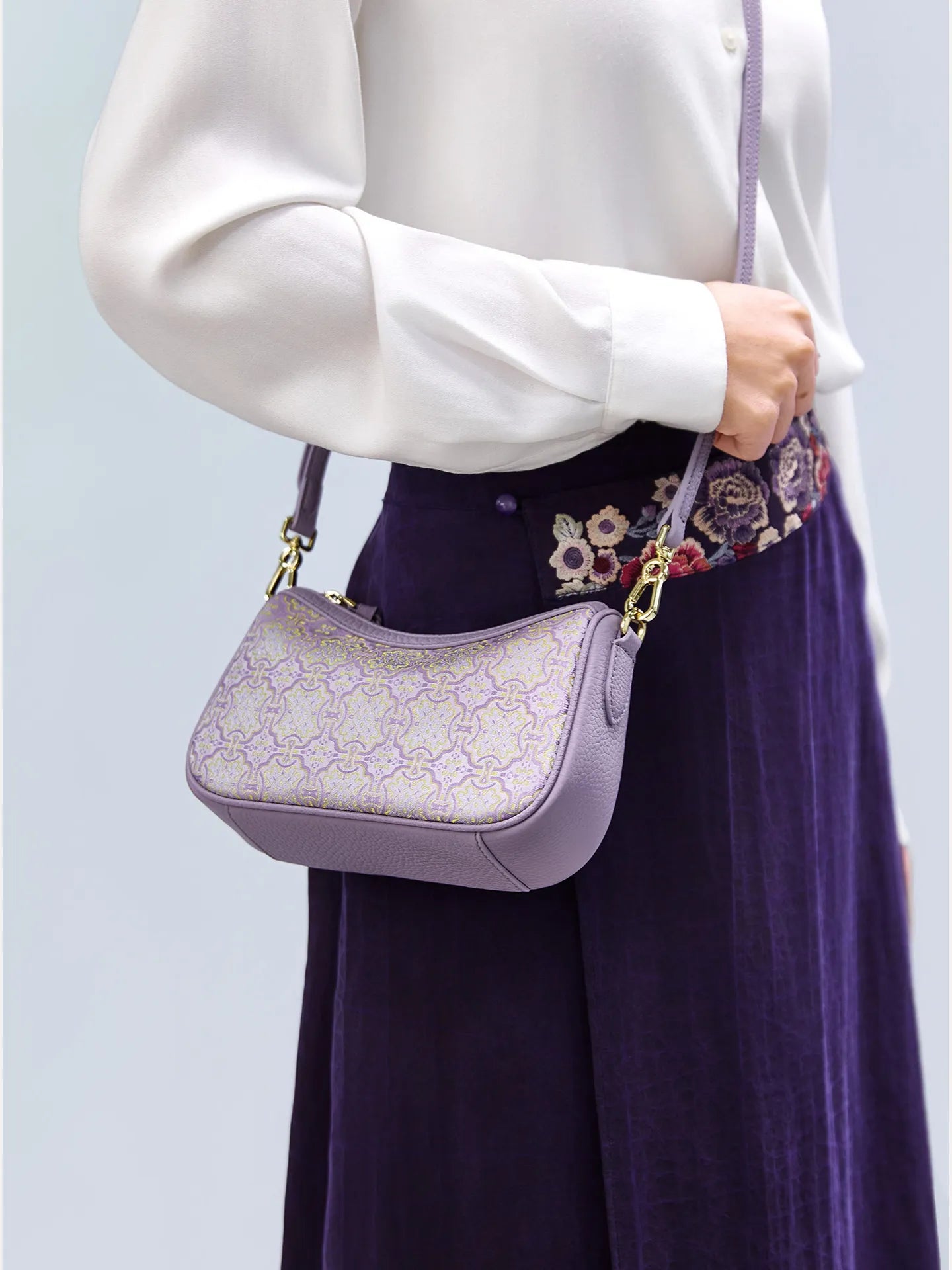 Auspicious Victory Song Brocade Baguette Bag